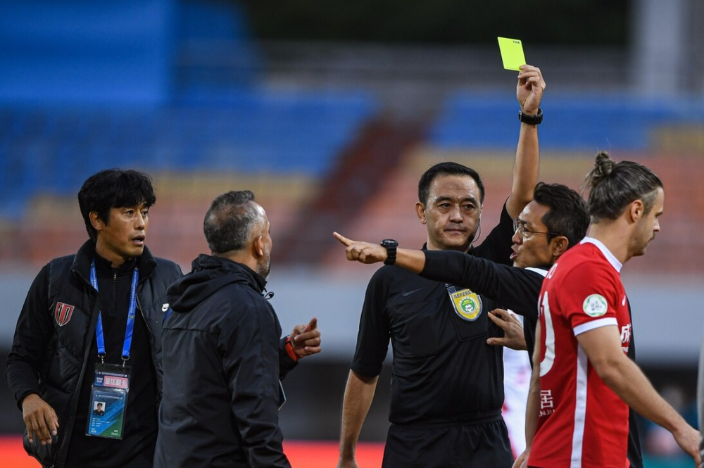 谢菲联客场进球无效，遭遇不公判罚