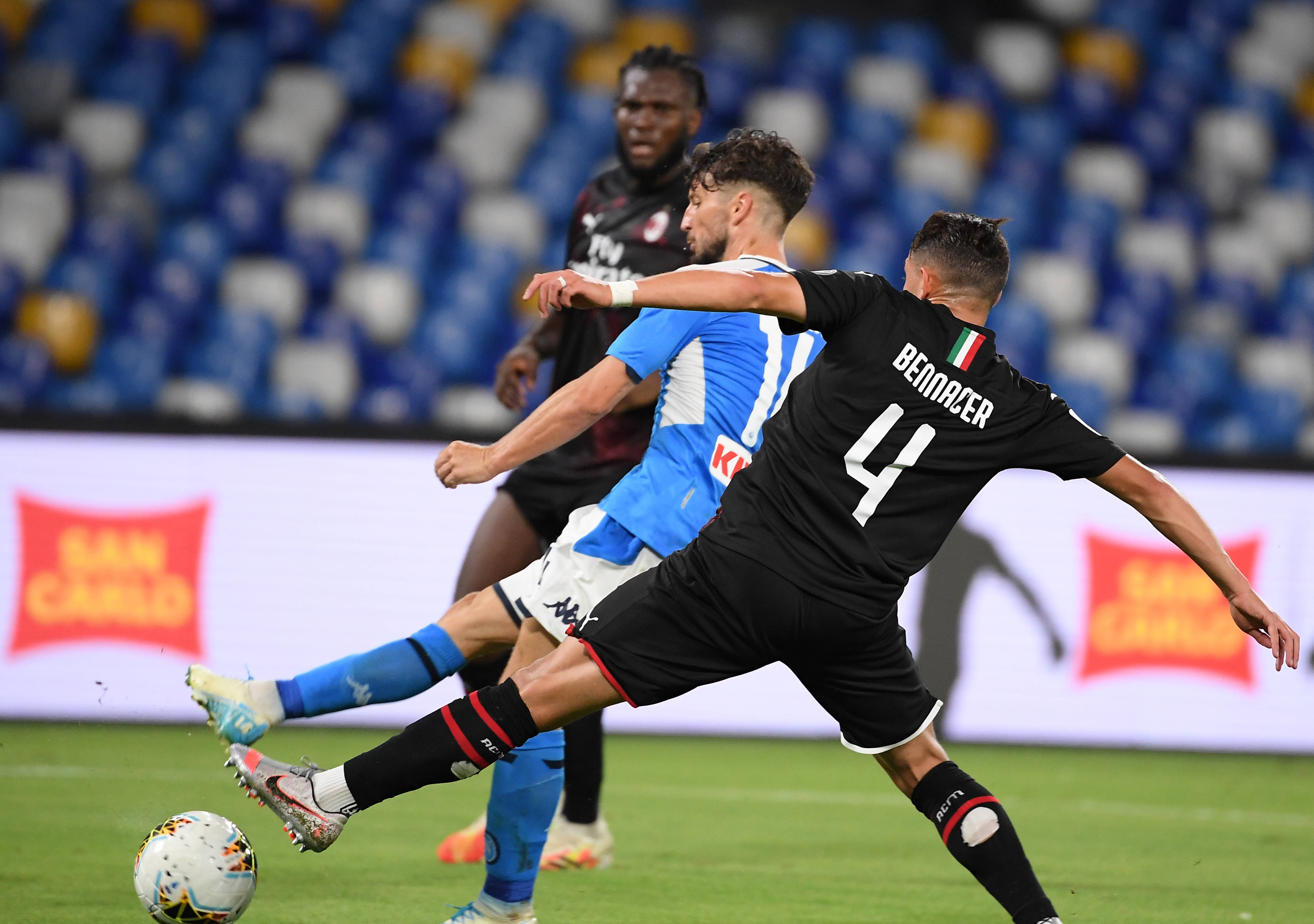 关于佛罗伦萨不敌那不勒斯，战绩堪忧的信息