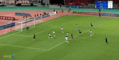 实力球队展现决心，足球联赛局势跌宕起伏的简单介绍