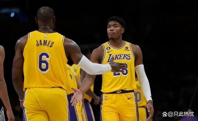 关于洛杉矶之光再普照球场，成功战胜对手的信息