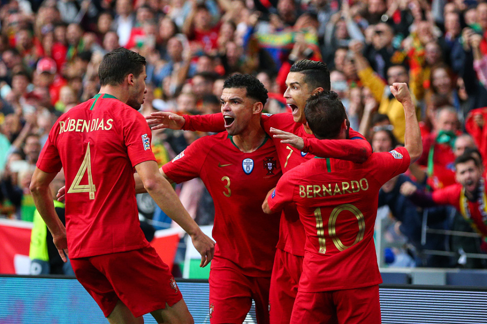 足球职业联赛最富有球队对抗