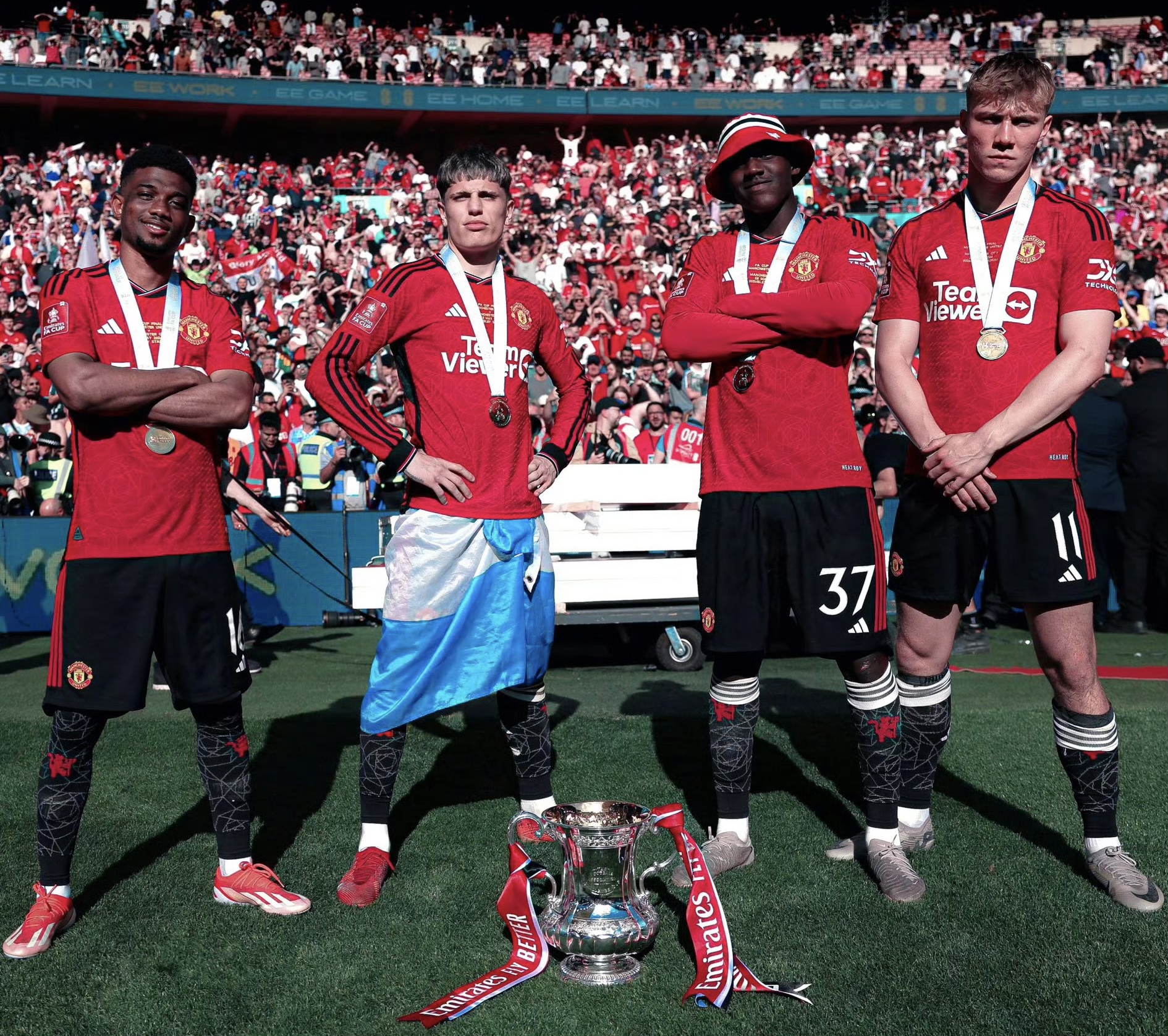 英超冲冠热门浮出水面，球迷热议的简单介绍