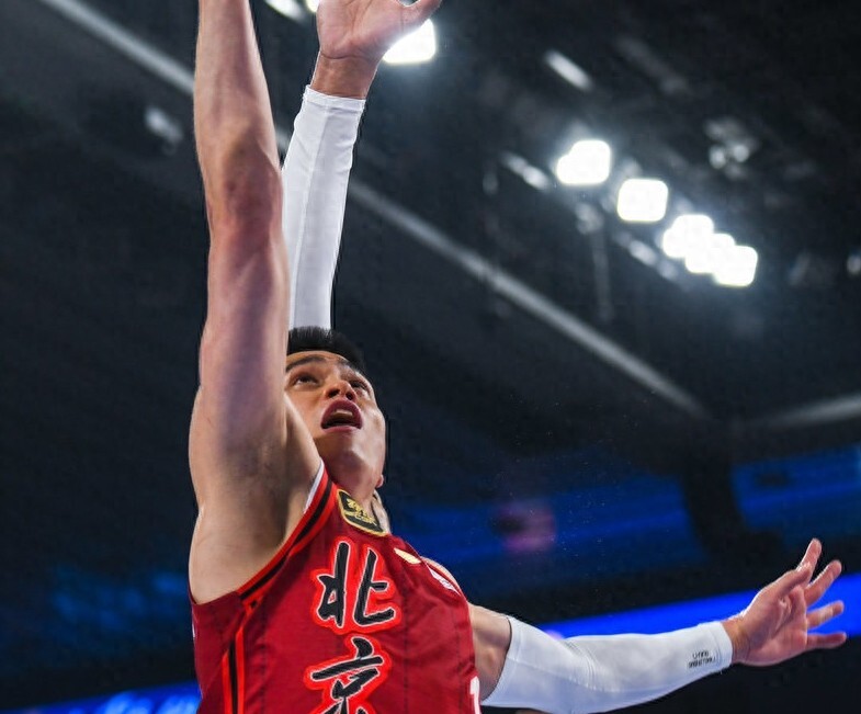 山西男篮战胜广东队，晋级半决赛