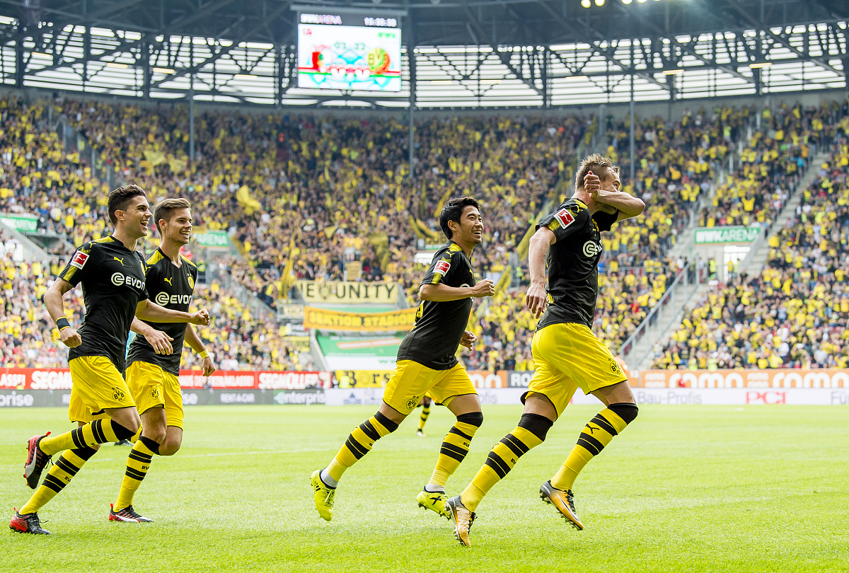 包含足球场上精彩绝伦：豪强对抗即将上演的词条