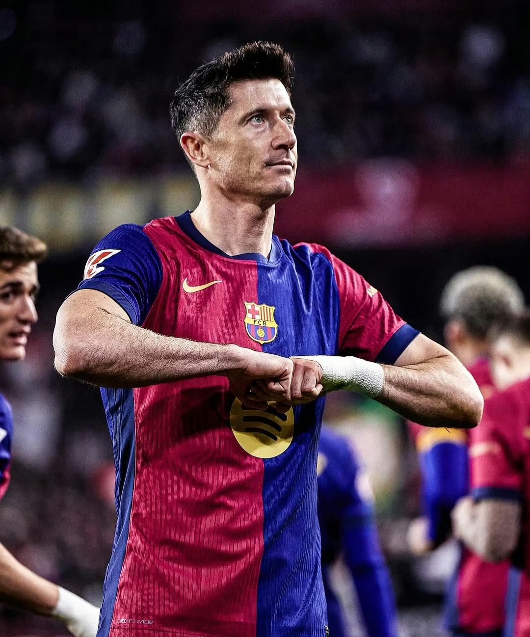 拜仁慕尼黑主场豪取胜利，德甲联赛胜利胜出。的简单介绍