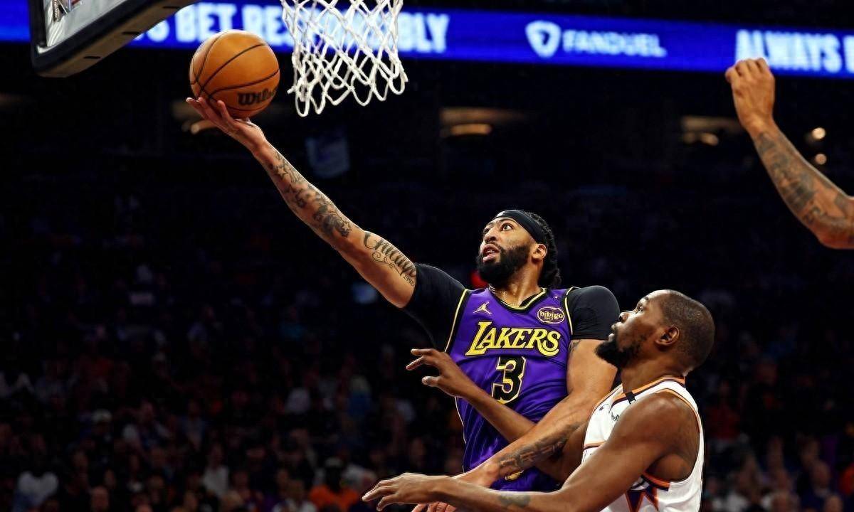 包含【太阳输给湖人】布克砍下分，太阳客场输给湖人的词条