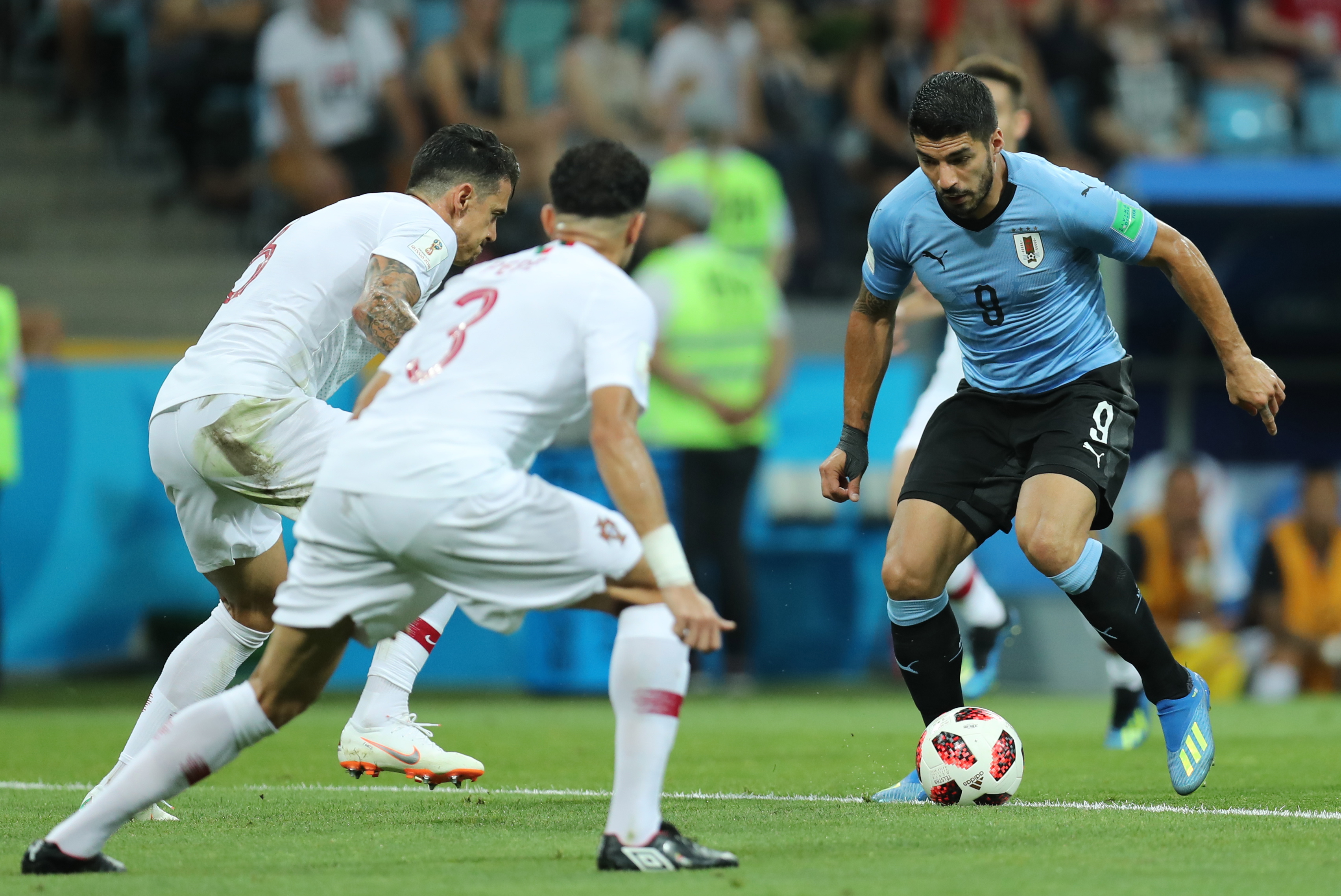 乌拉圭队展现团结力量，战胜对手