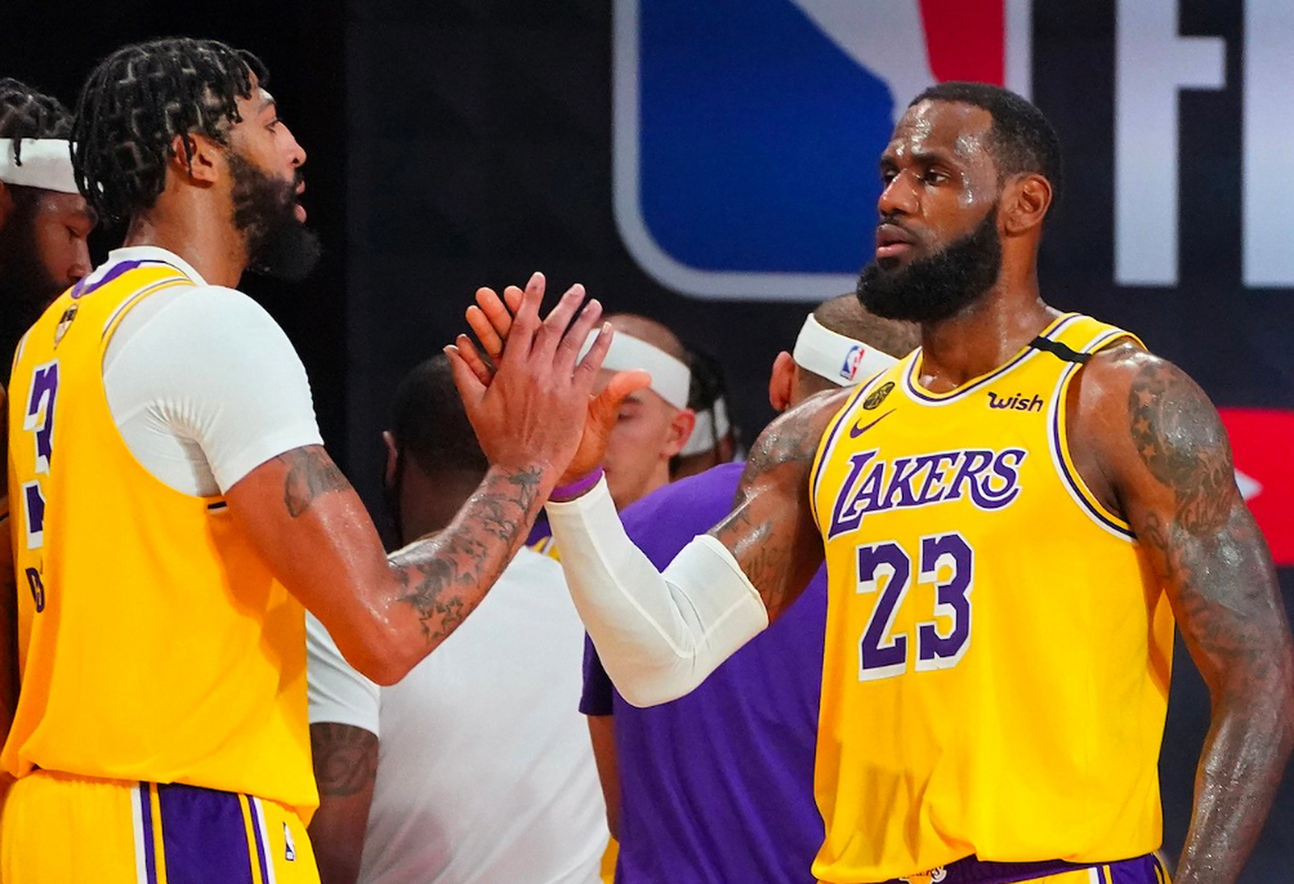 湖人逆转鹈鹕，詹姆斯砍下绝杀三分的简单介绍