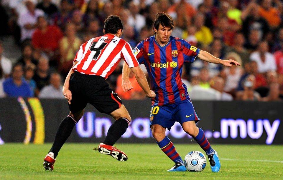 梅西双响巴萨主场大捷，继续领跑积分榜