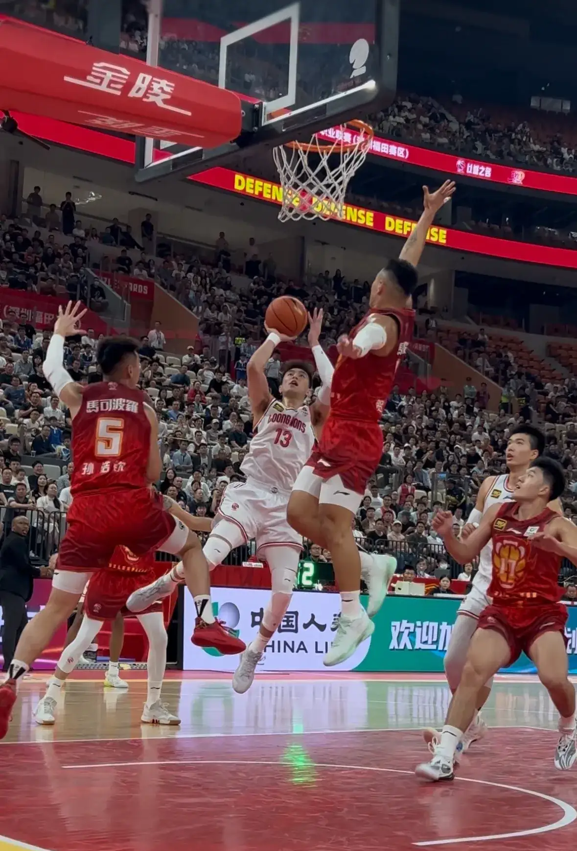 深圳男篮不敌对手,遭受打击 深圳男篮不敌对手,遭受打击