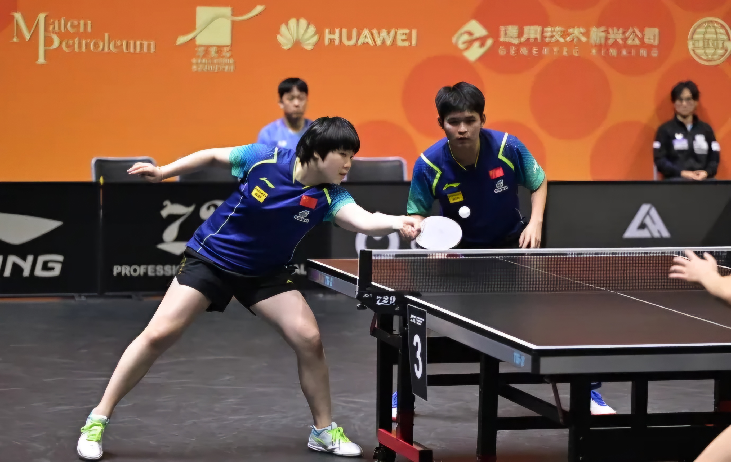 乒乓球团体赛，中国选手横扫