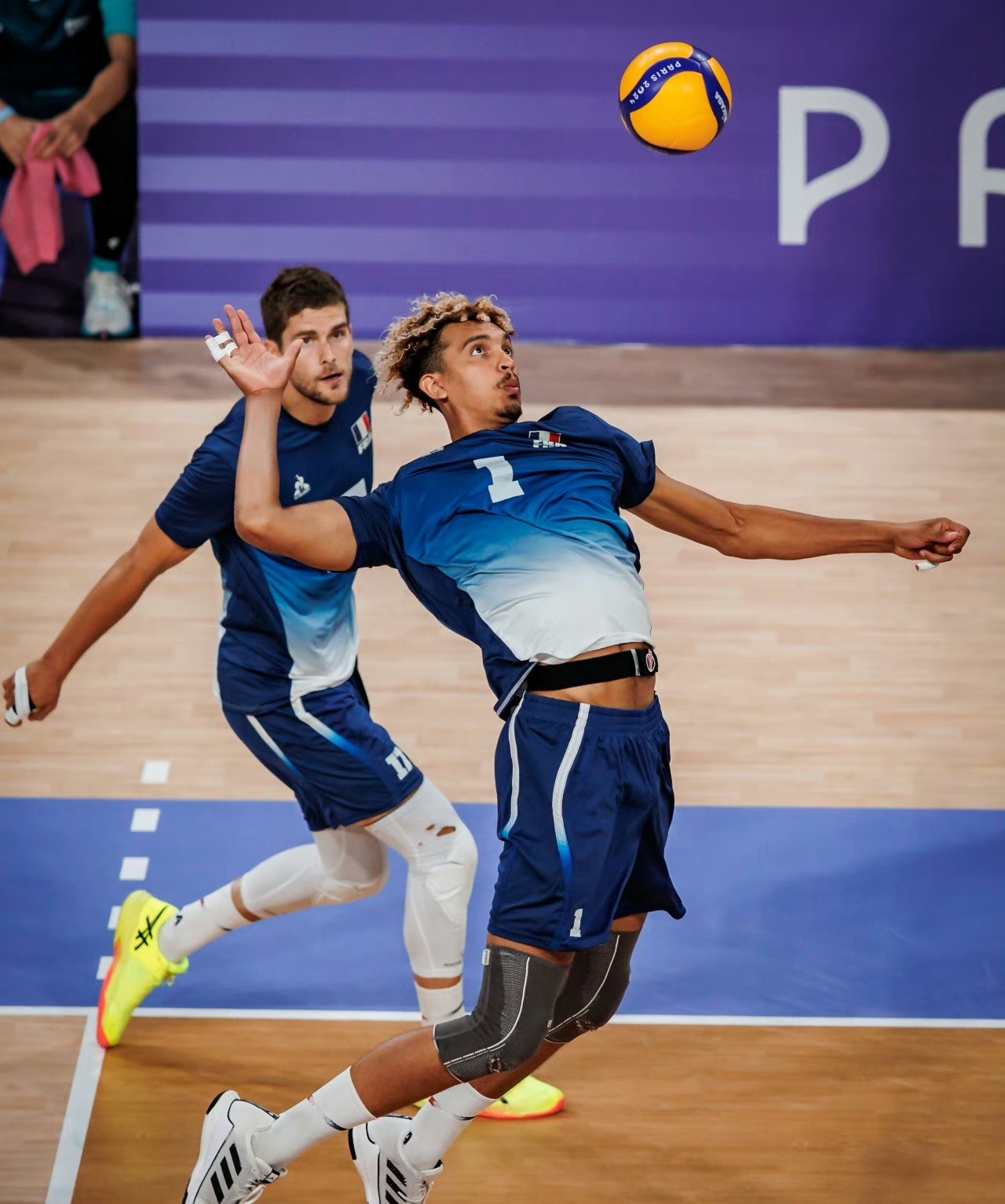 法国篮球球员在海外比赛中崭露头角