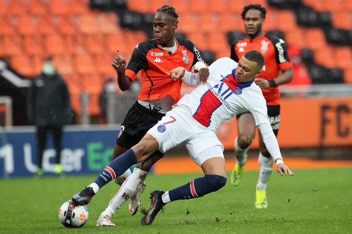 洛里昂球员忙碌备战斯特拉斯堡