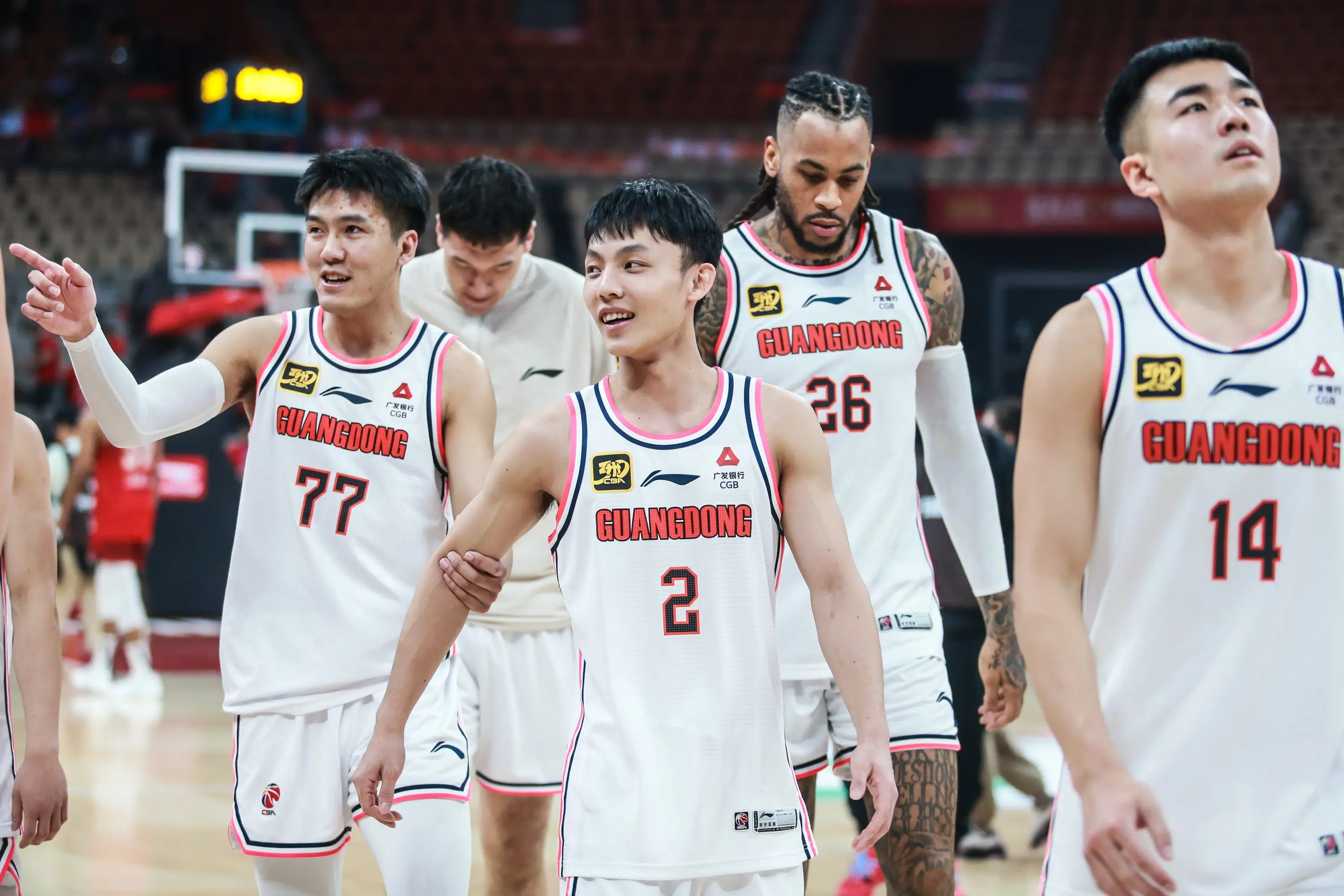 辽宁男篮展现冠军风采，轻取对手