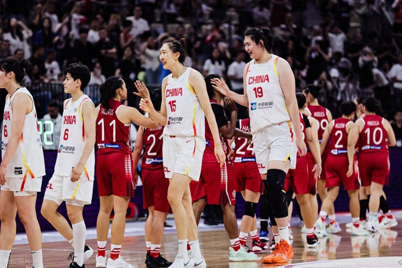 亚洲杯篮球赛半决赛精彩开打，双方鏖战争夺晋级的简单介绍