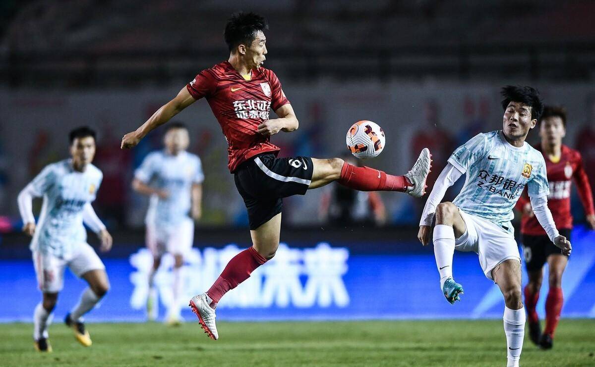 包含热那亚客场大败，战绩持续低迷的词条