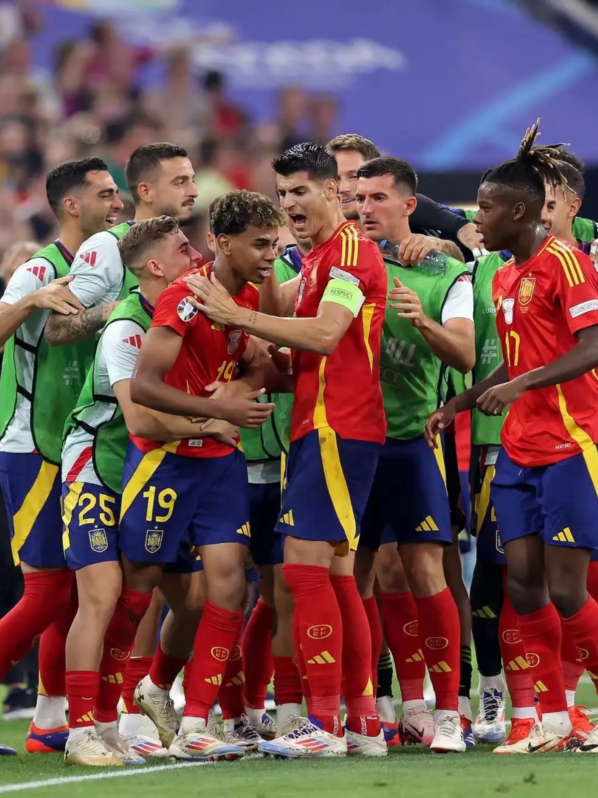 关于欧洲杯预选赛精彩纷呈,球迷目不暇接的信息 关于欧洲杯预选赛精彩纷呈,球迷目不暇接的信息