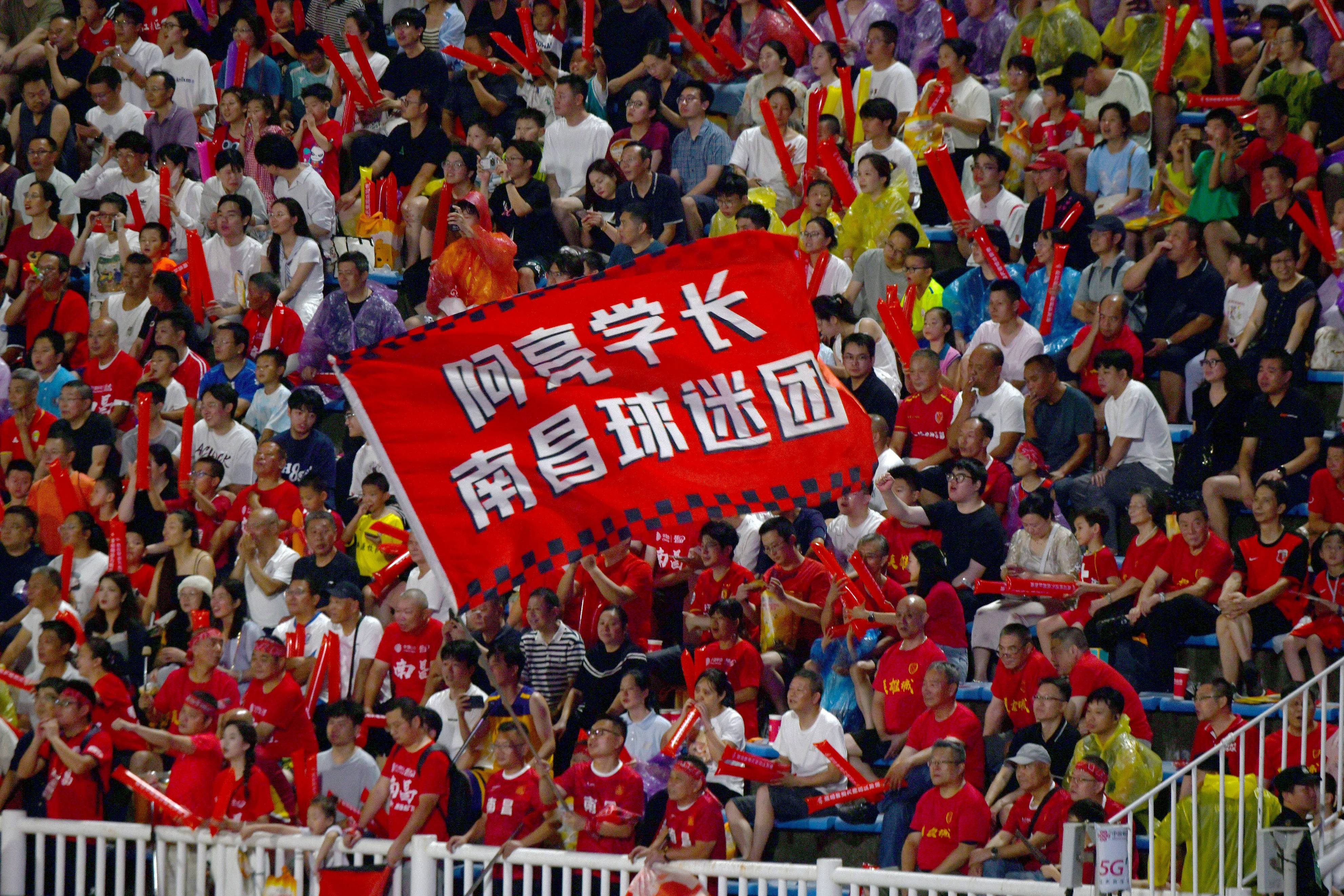 国内足球聚光灯下的高潮迭起！的简单介绍