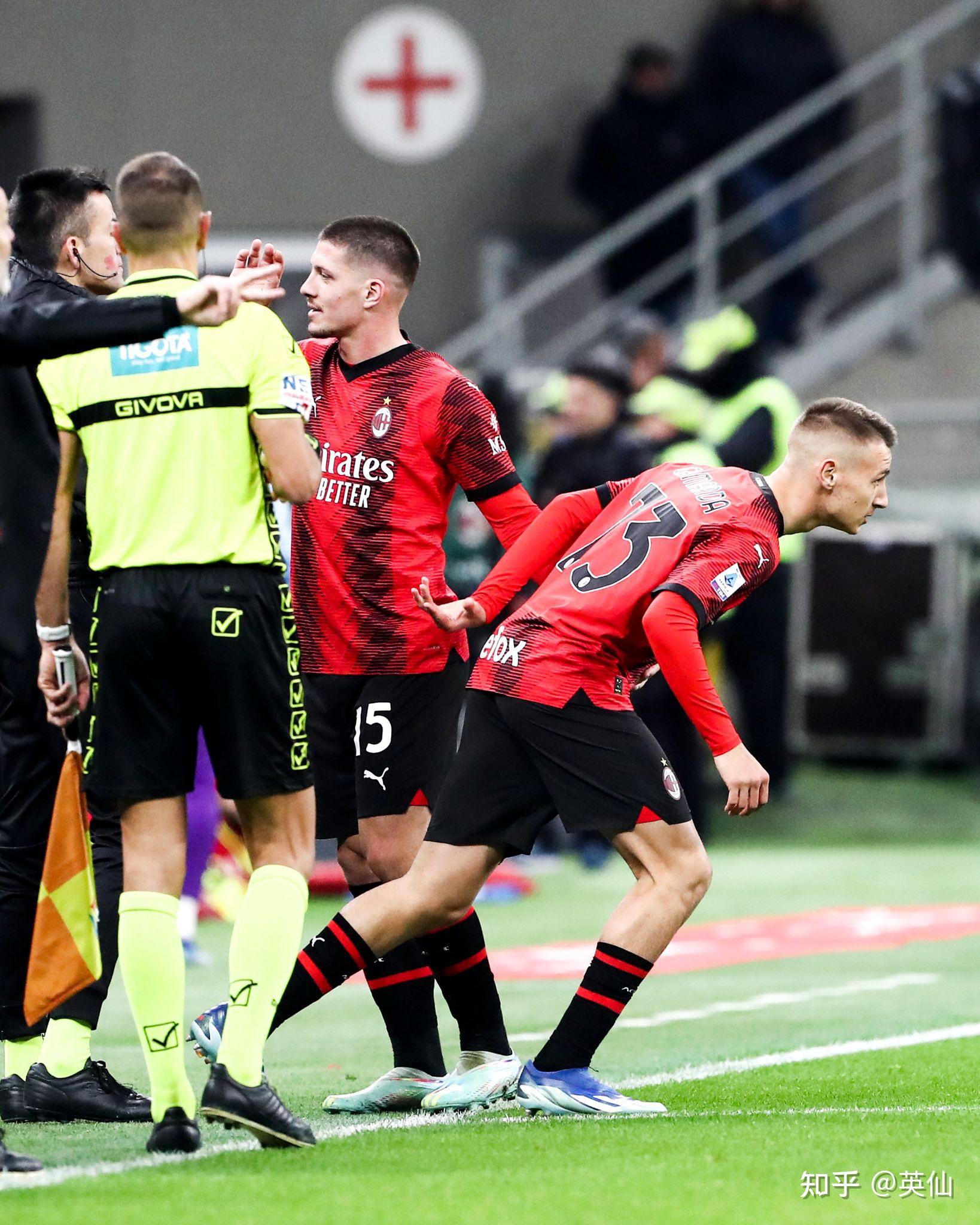 包含AC米兰连续不胜，客场被佛罗伦萨逼平的词条