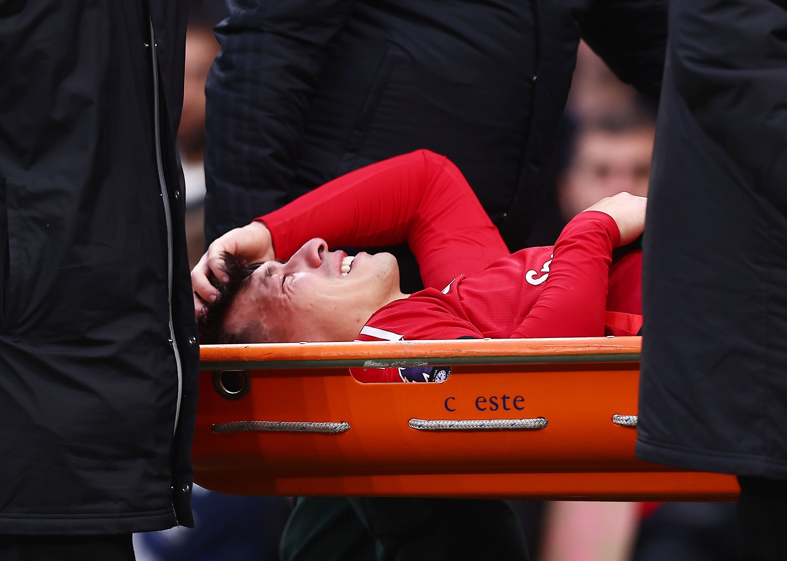 曼城中场核心因伤缺阵，球队实力受损的简单介绍