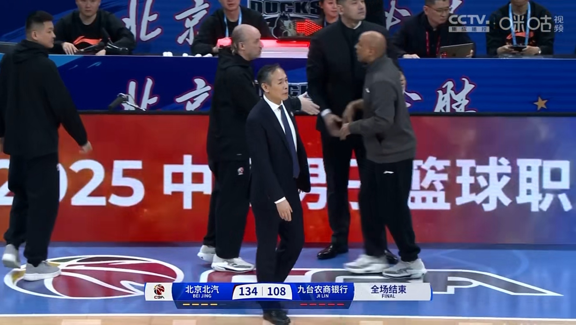 北京男篮客场大胜，创造连胜纪录