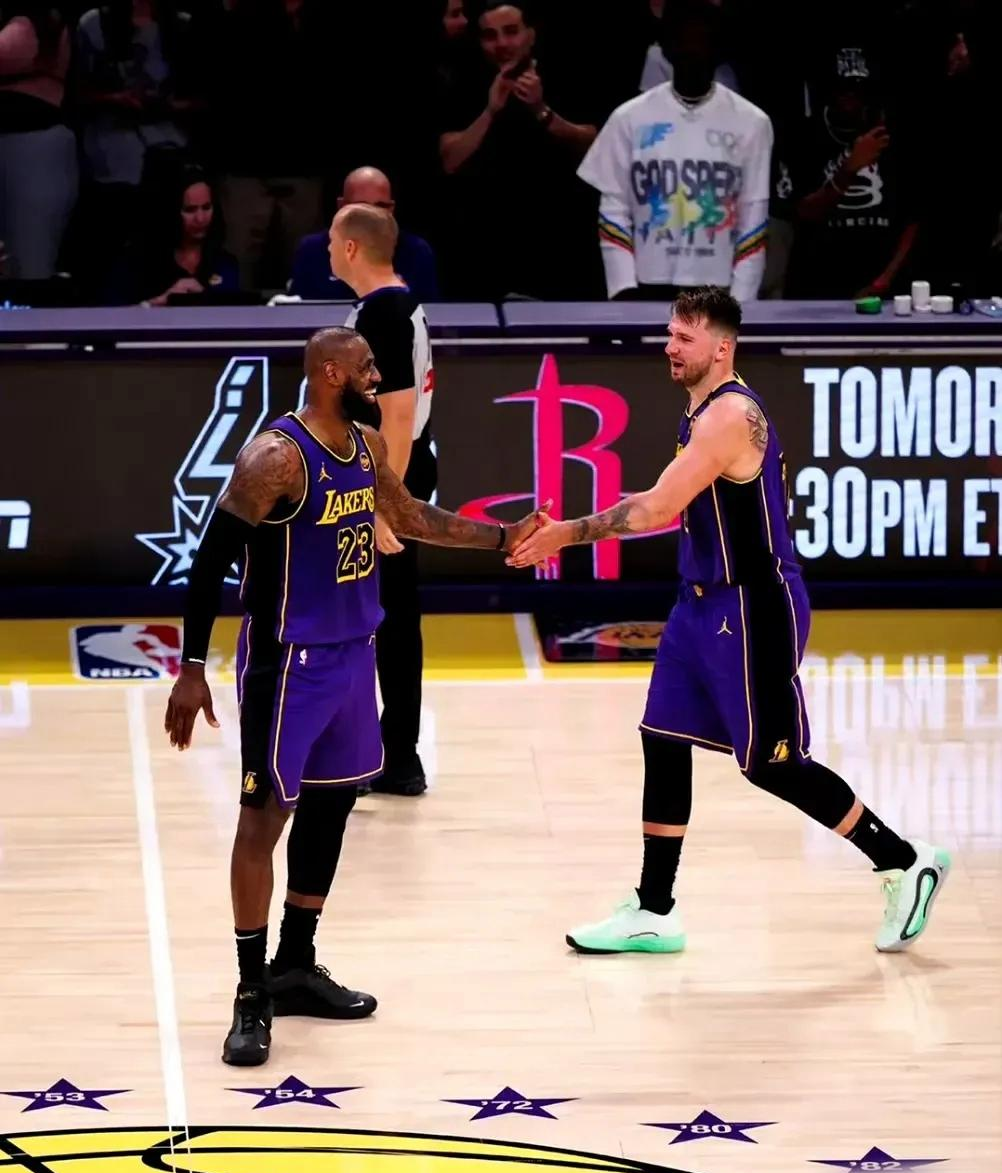 老鹰主场击败湖人，迎来连胜势头