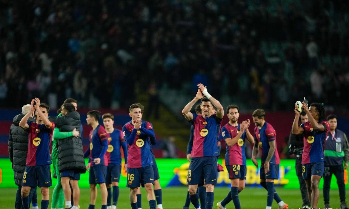 包含巴萨新援缺阵，主帅急匆匆寻找替补人选的词条